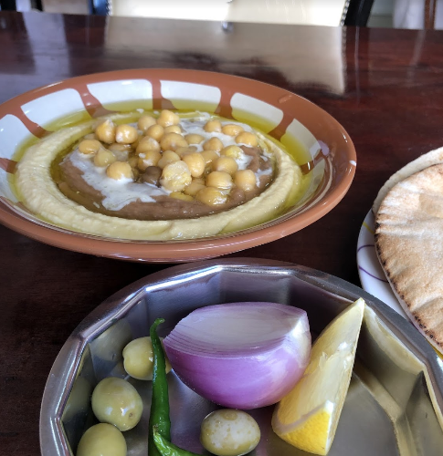 مطعم الفول والحمص الايراني الدوحة