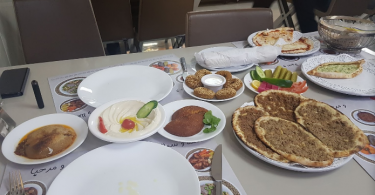 مطعم كل و تهنى الدوحة