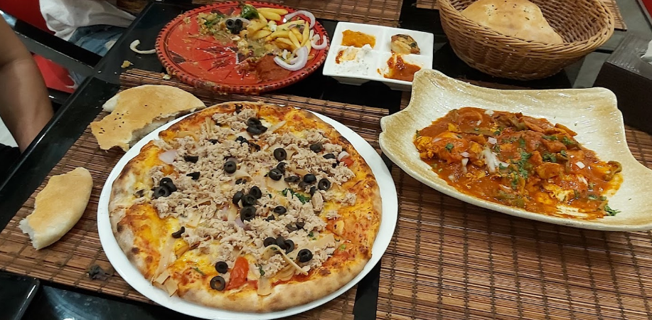 مطعم المزايا قرطاج الدوحة